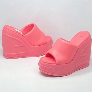 Fendi Leather Wedge Sandals size 37